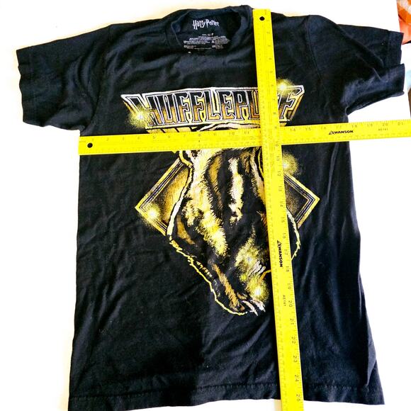 Hufflepuff Wizard House Graphic Tee T-Shirt Women's Size S 3260 - Picture 4 of 5